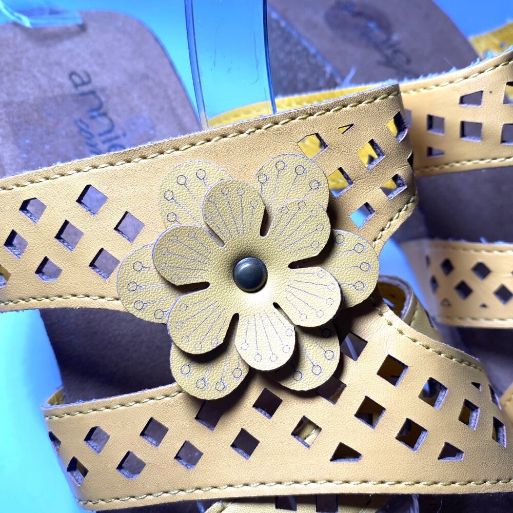 Yellow Cut-Out Floral Cork Wedge Sandals 5.5 Faux Leather Upper Casual Country - Picture 5 of 7